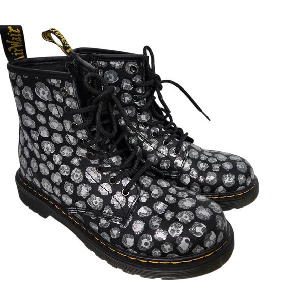 Dr Martens Leopard Hydro Combat Boot Black Skulls Metallic Leather Ankle Girls 4 - Picture 1 of 15